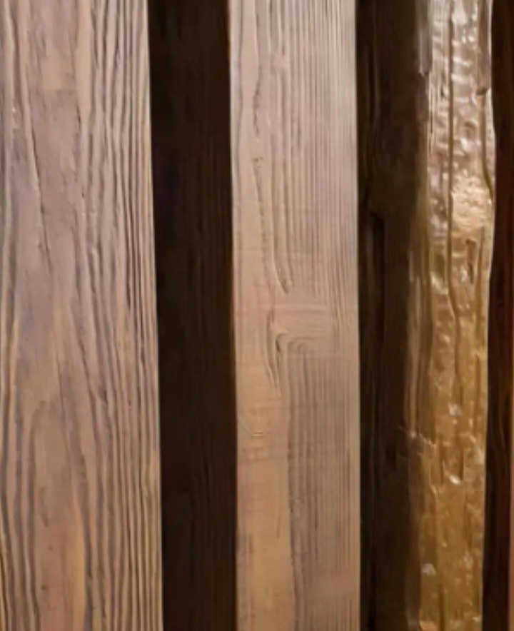 Detalle de la textura de madera de las vigas